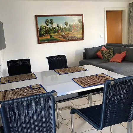 Ratana Apartment *